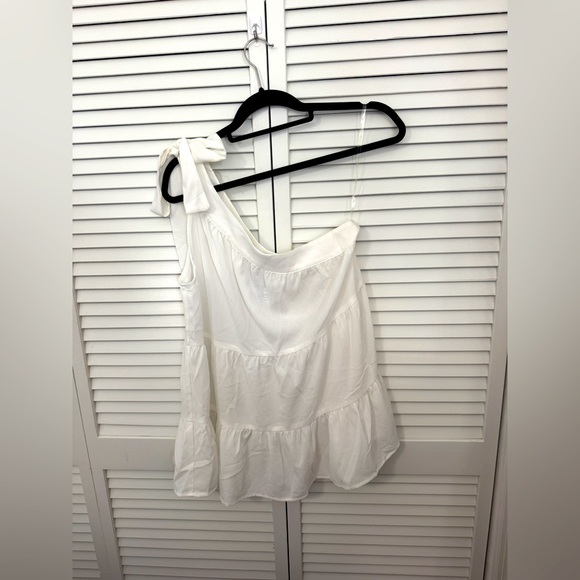 Staccato Tops - NWT One Shoulder Tie Tiered Sleeveless Top in White Size L